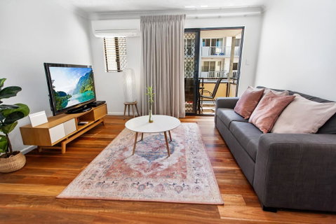One-Bed Apartment With Balcony And Parking Near CBD - Accommodation Batemans Bay 1
