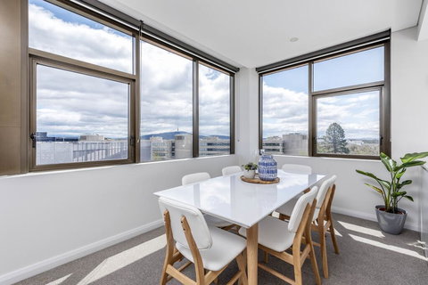 Oversized Luxe 1 Bedder - Amazing Barton - Gym - Accommodation Batemans Bay 3