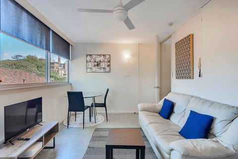PADDINGTON PAD With PARKING & SMART TV & POOL - Accommodation Batemans Bay 3