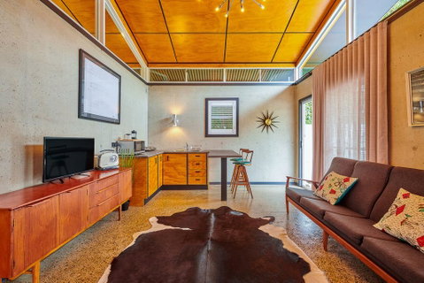 Palm Springs Suite - Accommodation Batemans Bay 3