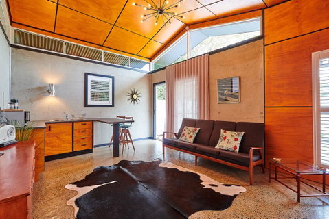Palm Springs Suite - Accommodation Batemans Bay 0