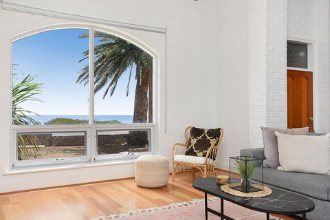 Palms On The Esplanade - Sellicks Beach - WiFi - Accommodation Batemans Bay 1