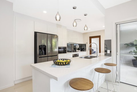 Park Avenue Luxe Townhouse Brand New Sleeps 9 - Accommodation Batemans Bay 2