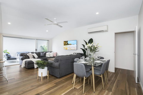 Park Avenue Terrace House Sleeps 9 - Accommodation Batemans Bay 1