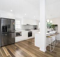 Park Avenue Terrace House Sleeps 9 - Accommodation Batemans Bay