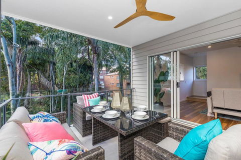 Park Avenue Townhouse Retreat Brisbane Sleeps 10 - Accommodation Batemans Bay 2
