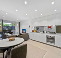 Peaceful Water-side Retreat With Huge Courtyard. - Accommodation Batemans Bay