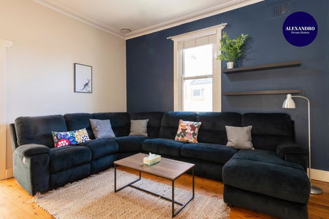 PET FRIENDLY FAMILY HOME WILLOUGHBY - Accommodation Batemans Bay 2