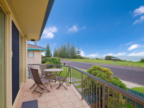 Pippi View 2 (Top) - Across The Road From The Beach! - Accommodation Batemans Bay 3