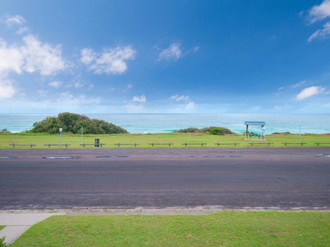 Pippi View 2 (Top) - Across The Road From The Beach! - Accommodation Batemans Bay 2