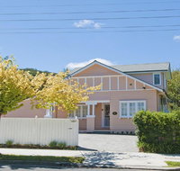 Plum Tree Cottage - warm cosy  walk to town - Accommodation Batemans Bay