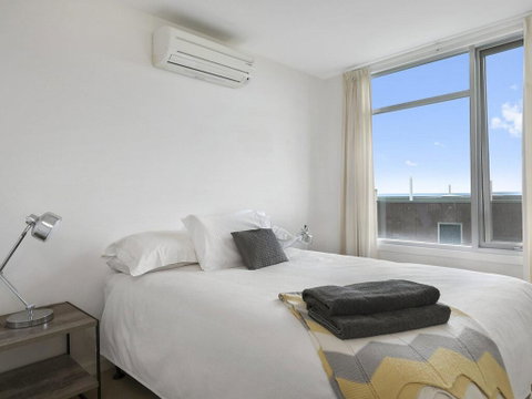 POINT GREY APARTMENT 2 - Ocean VIews With Wifi - Accommodation Batemans Bay 1