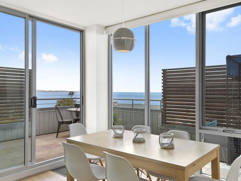 POINT GREY APARTMENT 2 - Ocean VIews With Wifi - Accommodation Batemans Bay 3
