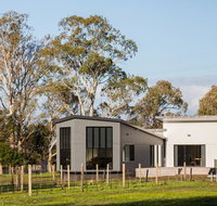 Pomonal Estate Mt Cassell Villa - Accommodation Batemans Bay