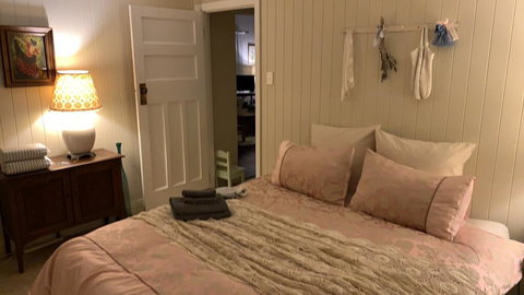 Pool House - Accommodation Batemans Bay 2