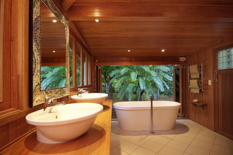Port Douglas Valley Retreat - Accommodation Batemans Bay 3