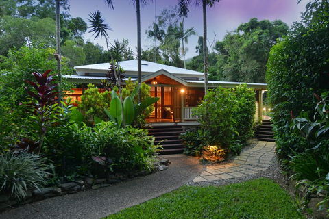 Port Douglas Valley Retreat - Accommodation Batemans Bay 0