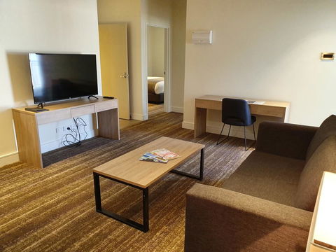 Porter's Plainland Hotel - Accommodation Batemans Bay 1