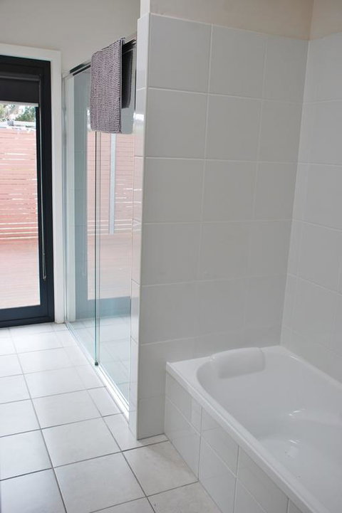 POSITION PERFECT CENTRAL INVERLOCH - Accommodation Batemans Bay 3