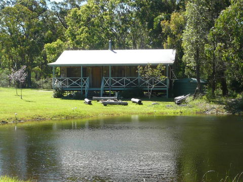 Possum's Hollow And Hooter's Hut - Accommodation Batemans Bay 3