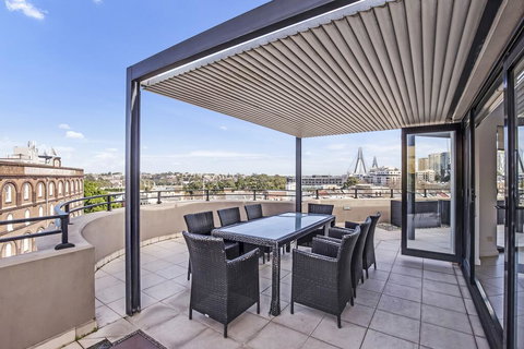 PYRMONT/DARLING HARBOUR MODERN 3 BED PENTHOUSE APARTMENT - Accommodation Batemans Bay 0