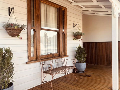 Railway Cottage - Accommodation Batemans Bay 0