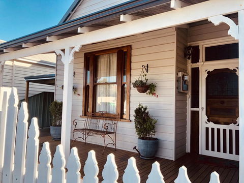 Railway Cottage - Accommodation Batemans Bay 1