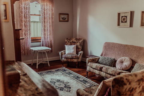 Railway Cottage - Accommodation Batemans Bay 2