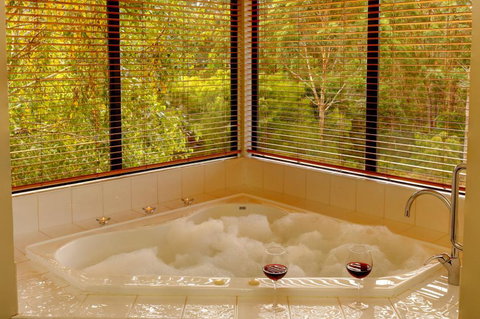 Rainbow Trail Chalets - Accommodation Batemans Bay 3