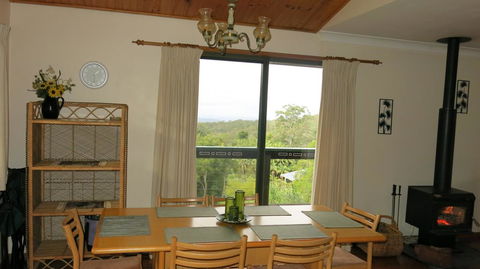 Ravensbourne Escape - Cedar Lodge - Accommodation Batemans Bay 2