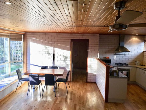 Romantic Getaway With Spa And Wifi - Pet Friendly - Accommodation Batemans Bay 3