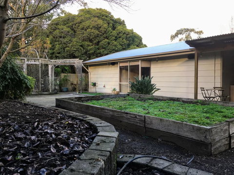Romantic Getaway With Spa And Wifi - Pet Friendly - Accommodation Batemans Bay 0