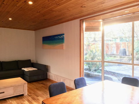 Romantic Getaway With Spa And Wifi - Pet Friendly - Accommodation Batemans Bay 2