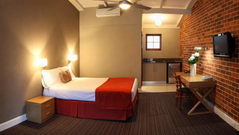 Rose & Crown Hotel - Accommodation Batemans Bay 1