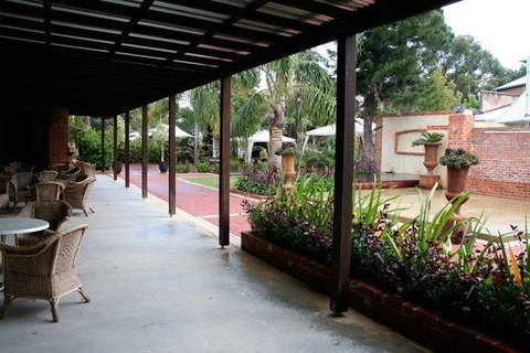 Rose & Crown Hotel - Accommodation Batemans Bay 3