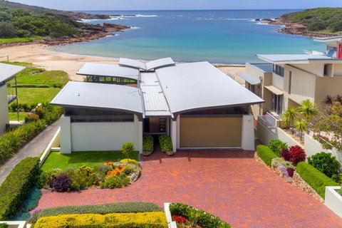 Sails On The Beachfront - Exclusive Seaside Home - Accommodation Batemans Bay 0