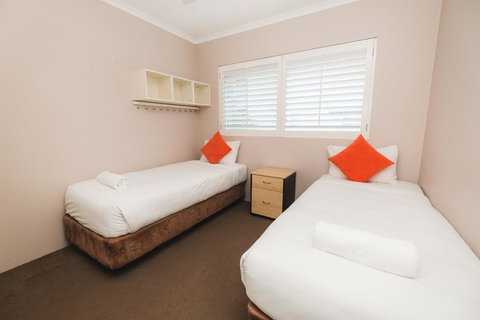 Sanctuary Lake Apartments - Accommodation Batemans Bay 2