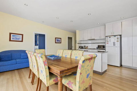 SEA SPECTACULAR - Seconds From The Beach! - Accommodation Batemans Bay 3