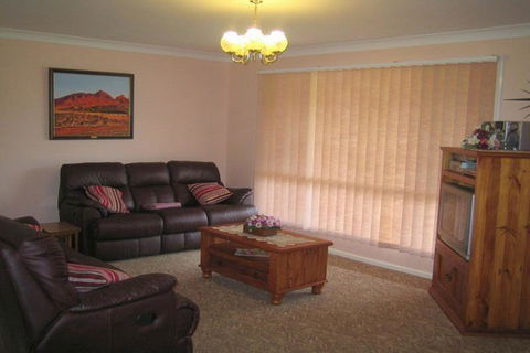 SEASCAPE In NARRAWALLEE - Accommodation Batemans Bay 1