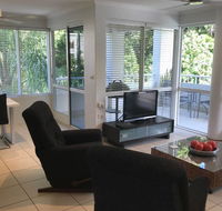 Secluded tropical apartment - Accommodation Batemans Bay