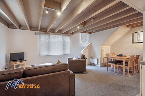 Shiraz - Accommodation Batemans Bay 0