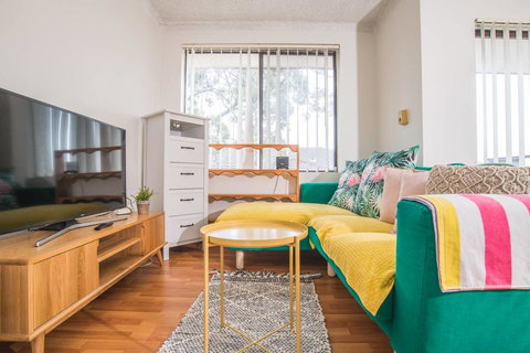 SIMPLE COMFORT! 2bed1bath Unit In Meadowbank - Accommodation Batemans Bay 2