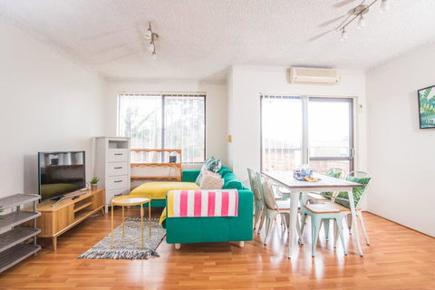 SIMPLE COMFORT! 2bed1bath Unit In Meadowbank - Accommodation Batemans Bay 0