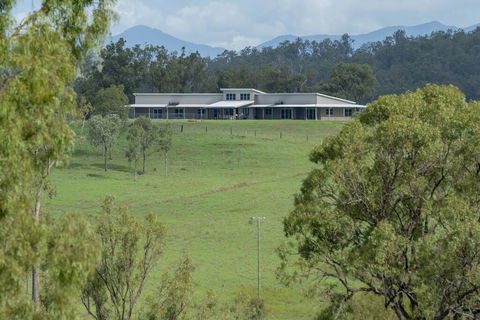 Skyline Farm House - Accommodation Batemans Bay 1