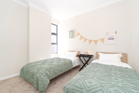 SP246-Brandnew Modern Apt In Penrith With Parking - Accommodation Batemans Bay 2