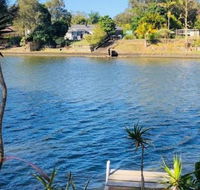 Spacious 2 Bedroom Beach Side Apartment - Close to shopping Centre with Coles Health Food Shop Sushi Pizza Cafes Hairdresse - Accommodation Batemans Bay