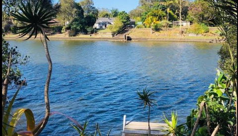 Spacious 2 Bedroom Beach Side Apartment - Close To Shopping Centre With Coles, Health Food Shop, Sushi, Pizza, Cafes, Hairdresse - Accommodation Batemans Bay 0