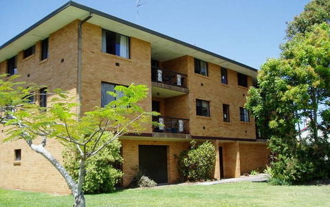 Spacious 2 Bedroom Beach Side Apartment - Close To Shopping Centre With Coles, Health Food Shop, Sushi, Pizza, Cafes, Hairdresse - Accommodation Batemans Bay 1