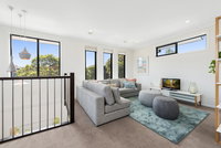 Spacious 4-Bed House with Parking and Backyard