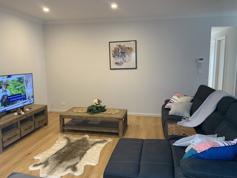 Spacious Rooms Home-Stay With Free Wifi - Accommodation Batemans Bay 0